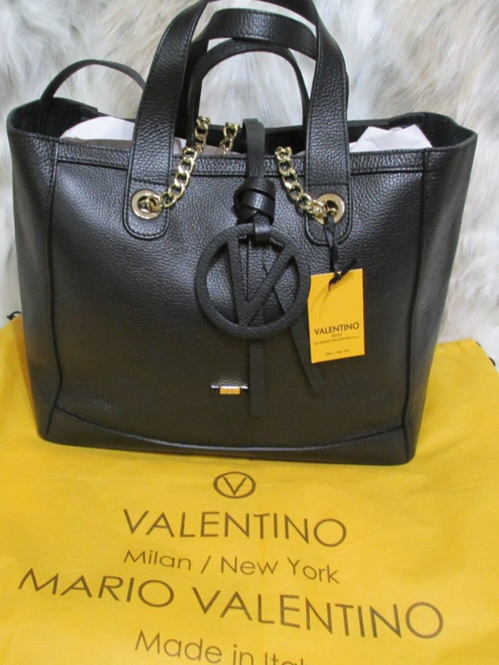 P2972-NWT Mario Valentino Sophie Medallion Black Pebble w/Dustbag